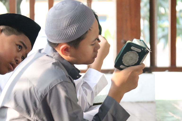 Aktivitas Tadarus Pagi Khas Pesantren Modern: Membentuk Karakter Siswa 