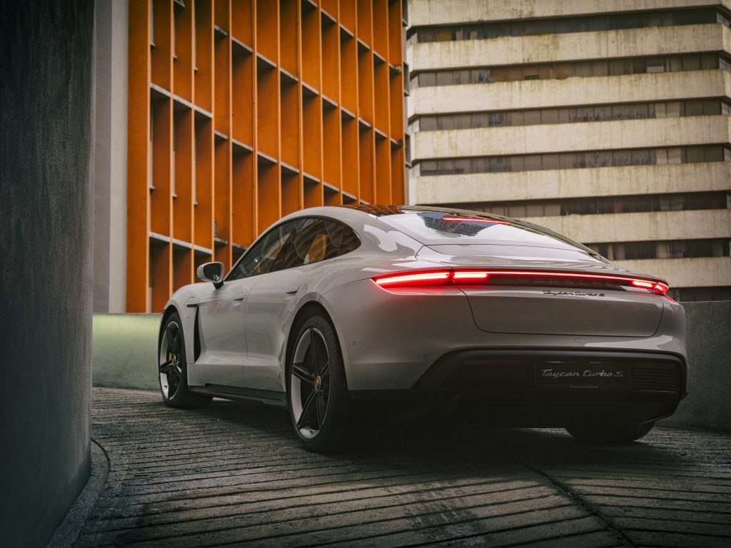 Metodologi Pengujian Sasis Dinamis pada Fasilitas Rig Simulasi Multi-Axis dalam Protokol Penjaminan Mutu Porsche Moden