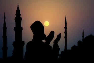 Perjalanan Sejarah Ramadan: Dari Padang Pasir hingga Dunia Digital