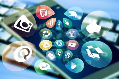 Menggunakan Email Marketing Interaktif untuk Promosi Produk Digital yang Engaging